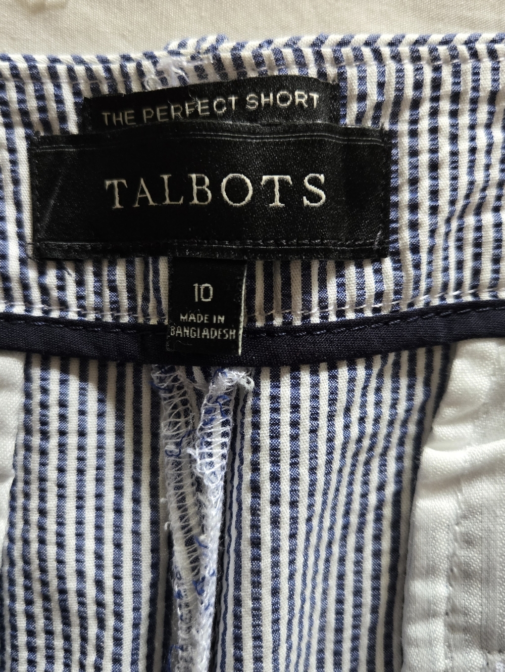 Talbots Perfect Short Womens 10 Blue White Seersucker 10.5 Inch Inseam - Picture 2 of 8